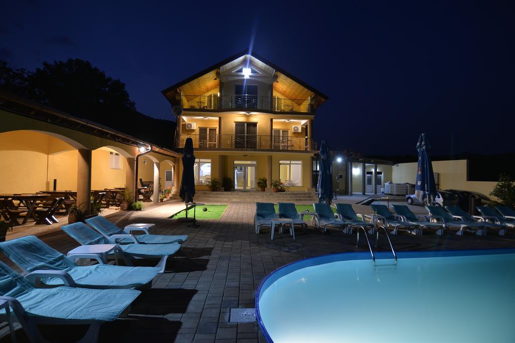 Casa Marina Hotel Eselnita Exterior photo